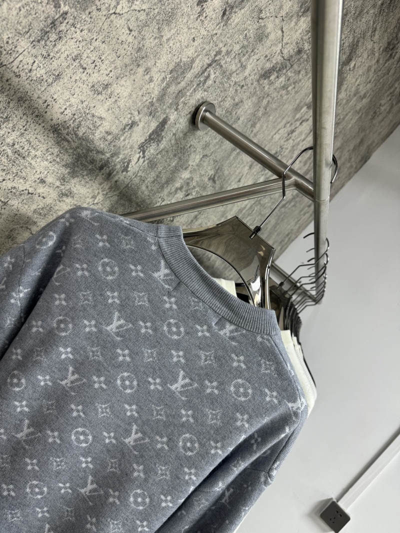 l0vis Vvtt0n sweater